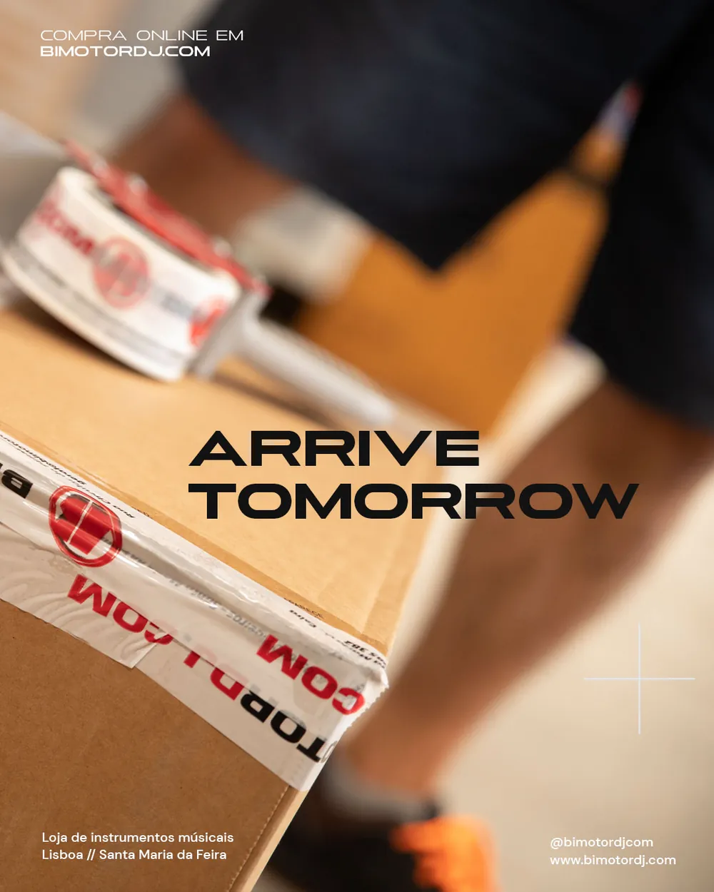 Publicação “Arrive tomorrow” com uma caixa fechada com fita da Bimotor